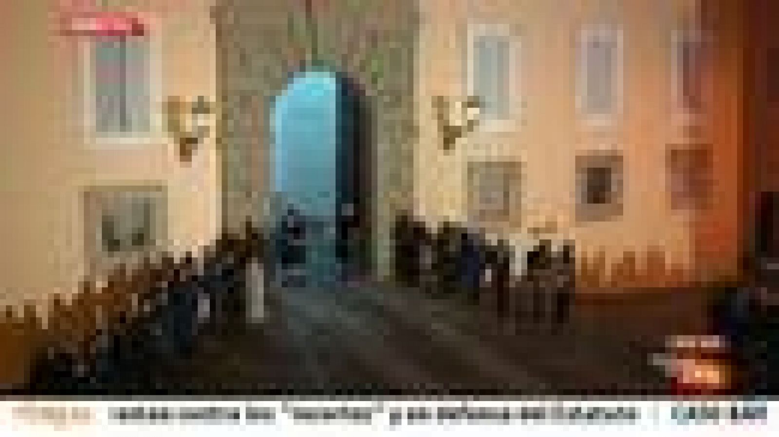 La tarde en 24h: La Guardia Suiza cierra las puertas del palacio de Castelgandolfo | RTVE Play