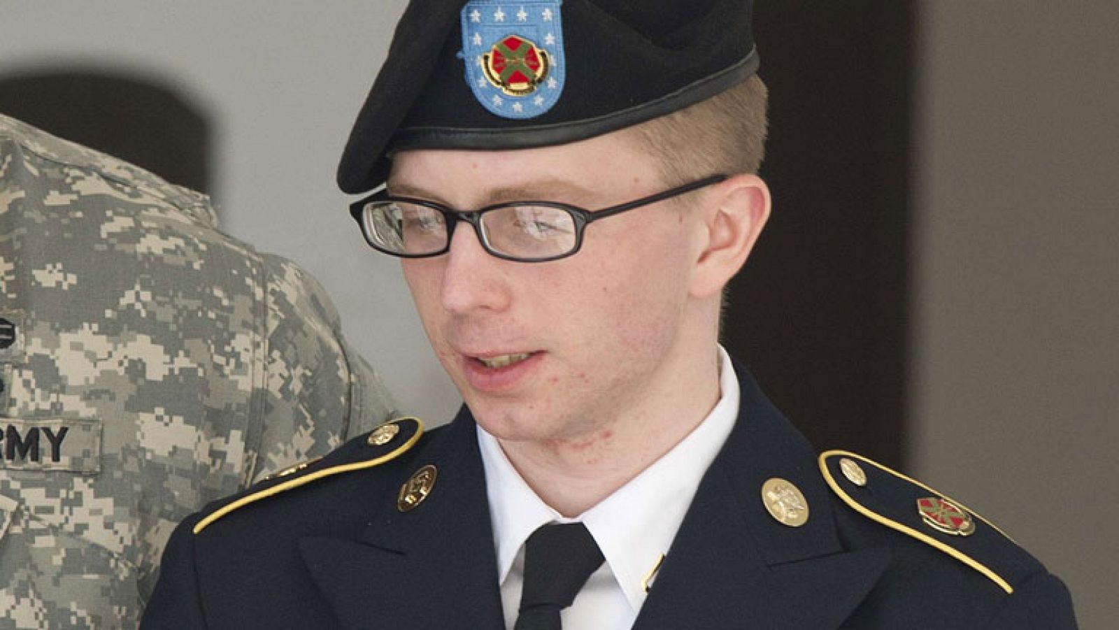 Informativo 24h: Manning confiesa que filtró datos a Wikileaks para mostrar los abusos | RTVE Play