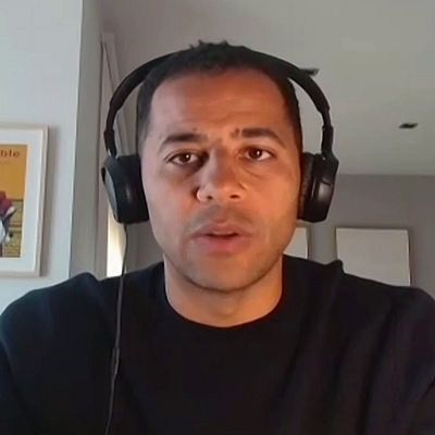 \"Si soy el blanco en África y el negro en España, cuál es mi sitio\" - Mediodía en RNE | Ver