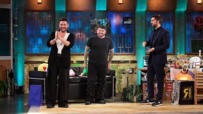 Diego Armando Maradona Jr. y Miguel Poveda en Lengua de signos