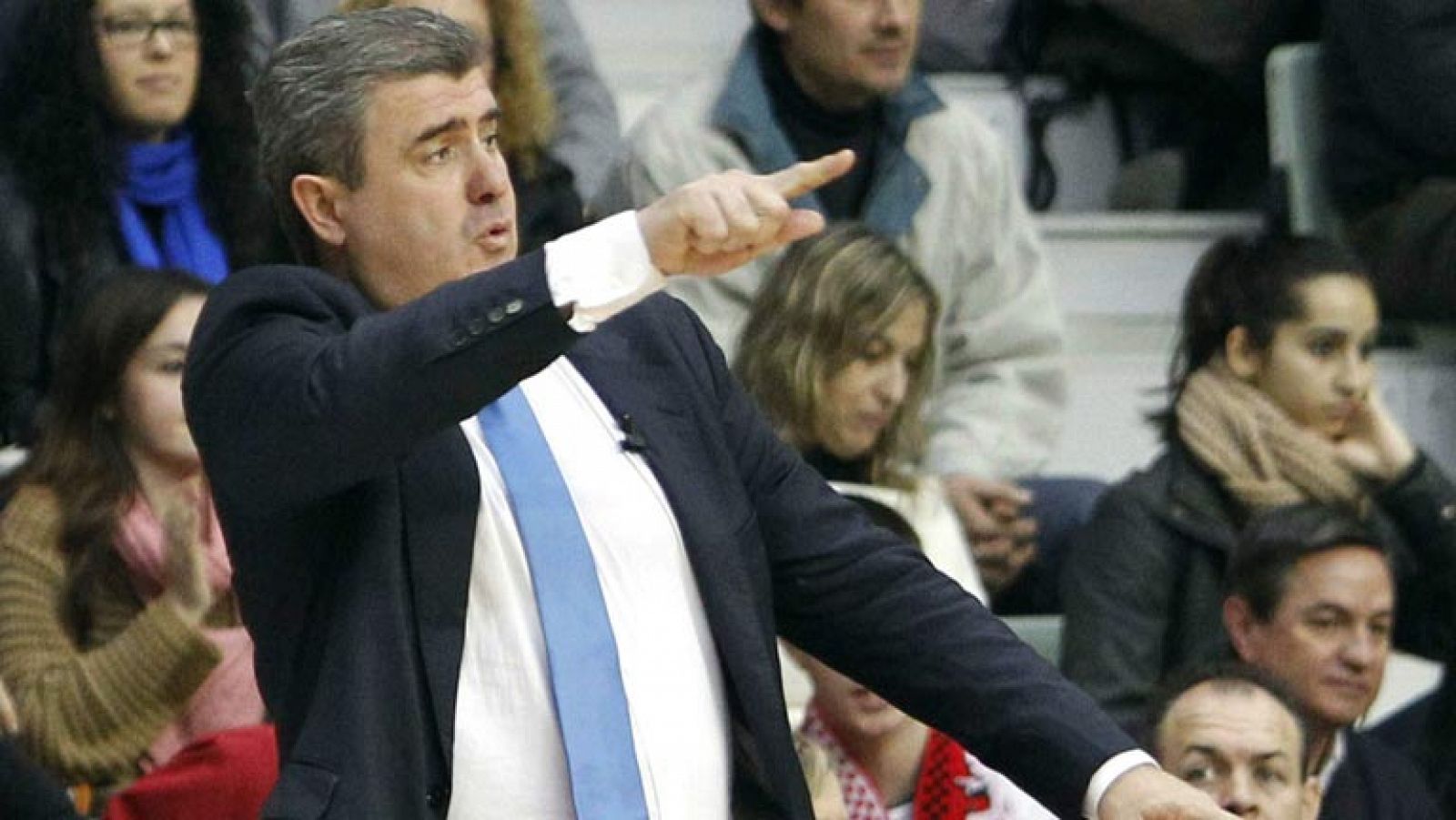 Óscar Quintana muestra su carácter en el banquillo | Ver