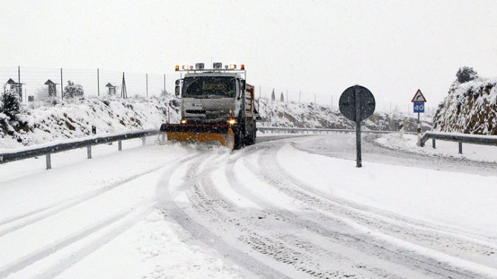 Telediario 1 - La nieve complica las carreteras