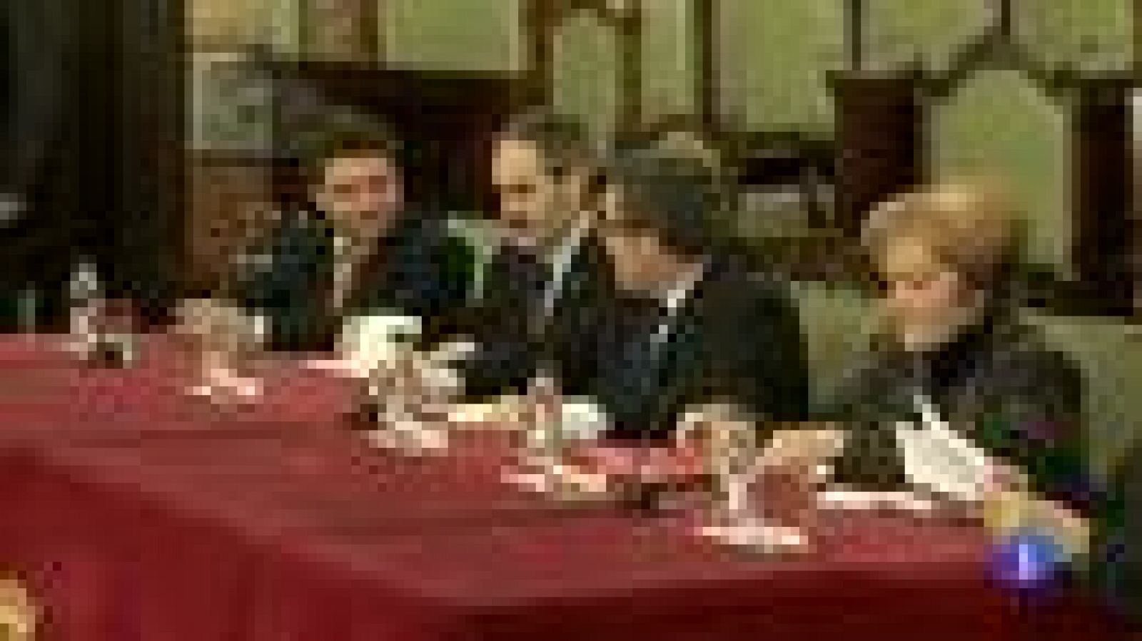 El alcalde de Lleida estudia recurrir al TC la prohibición del uso del burka | Ver