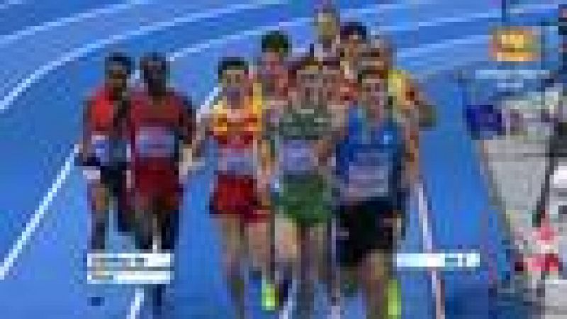 El atleta español Juan Carlos Higuero logró la medalla de plata  este sábado en la final de 3.000 metros del Europeo de pista cubierta  de Goteborg (Suecia) tras acabar segundo (7:50.26), por delante del  irlandés Ciarán Olionáird (7:50.40) y sólo su