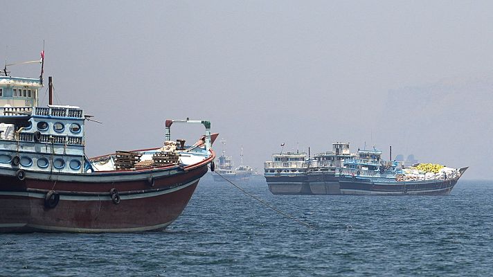 El comercio marítimo sigue sin recuperarse por la situación en el estrecho de Ormuz y el canal de Suez | Ver