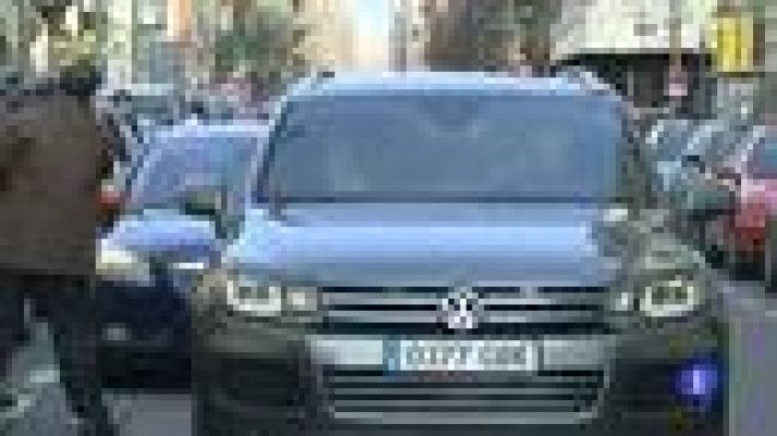 Telediario 1 - El rey ingresa para ser operado