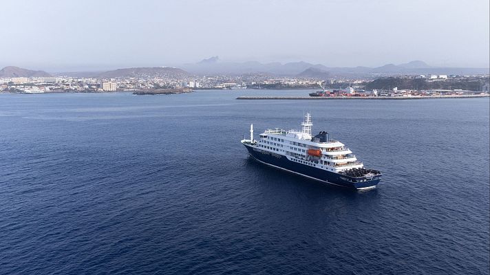 Hondius: el barco-aventura amenazado por el Hantavirus - Telediario 2 | Ver vídeo.