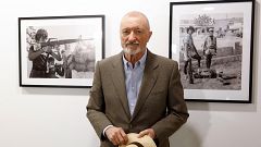 Arturo Pérez-Reverte presenta su nuevo libro, 'Enviado especial', y una exposición de sus fotografías
