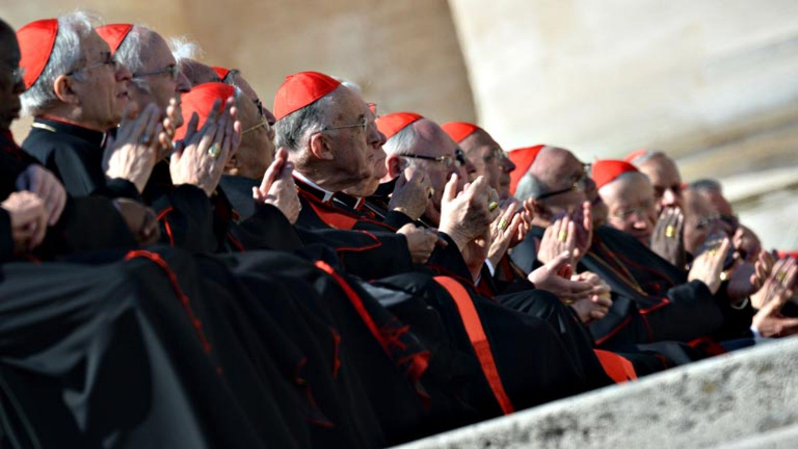 Los cardenales se reúnen en el Vaticano para preparar el cónclave | Ver
