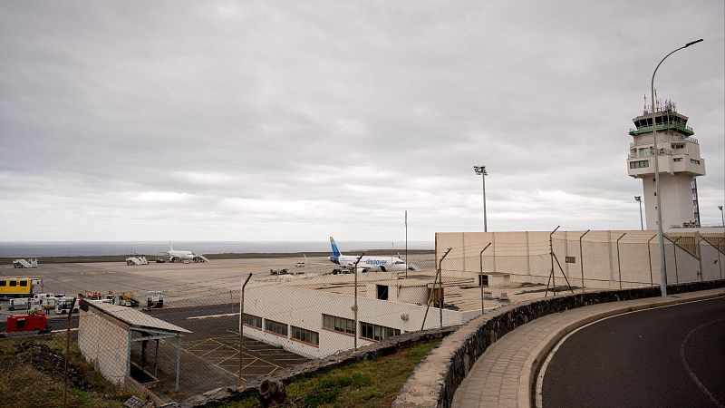 Sanidad garantiza la seguridad en el desembarco del crucero con hantavirus - La hora de La 1 | Ver