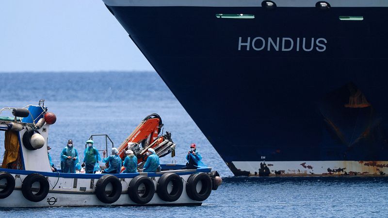 Dispositivo inédito para evacuar el barco del hantavirus en Canarias | Ver