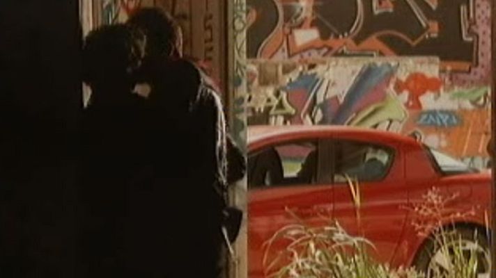 RTVE responde - Corte de un beso gay en Herederos