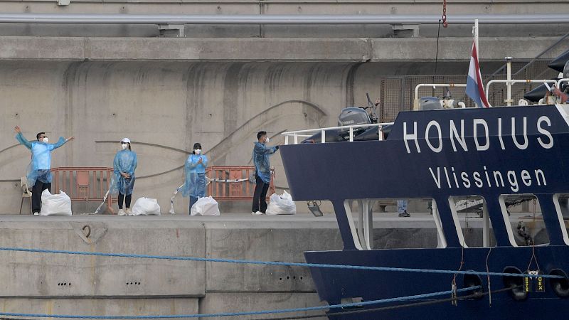 Se desinfectarán el MV Hondius y el puerto de Granadilla - Telediario 2 | Ver