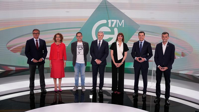 En el primer bloque del debate definitivo de las elecciones en Andalucía todos los candidatos se han referido a los dos guardias civiles fallecidos el pasado viernes cuando perseguían a una narcolancha en las costas de Huelva. 