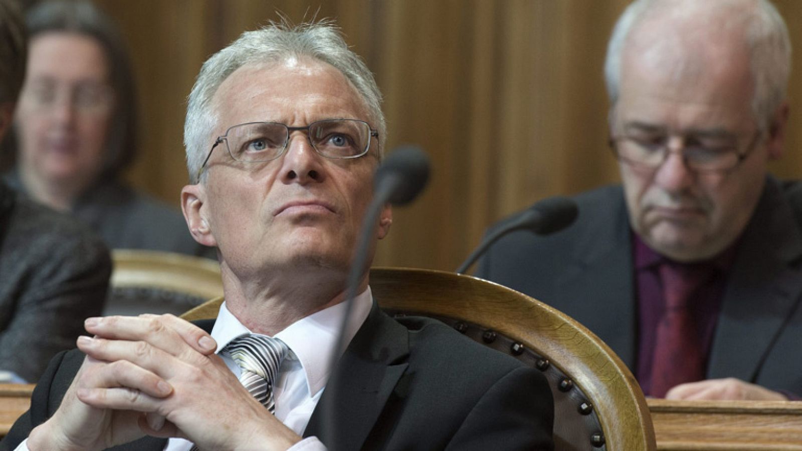 Suiza aprueba enr referéndum limitar el salario de los directivos de empresas | Ver