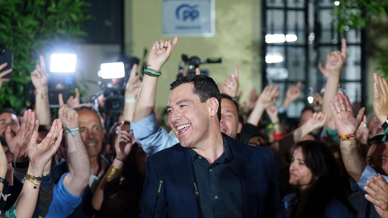 El PP de Juanma Moreno ha perdido este domingo su mayoría absoluta, situada en los 55 escaños, en las elecciones autonómicas en Andalucía, al lograr 53 diputados, cinco menos que en 2022, aunque mantiene teñida de azul esta comunidad, y necesitará a Vox, que a pesar de crecer solo en un parlamentario, tendrá la llave de la gobernabilidad.