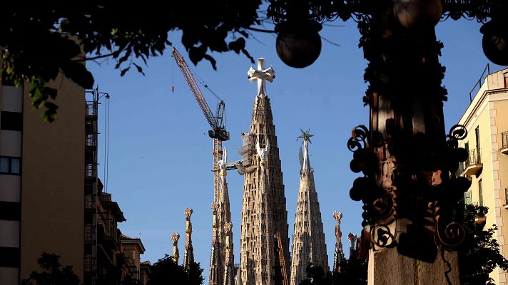 El papa León XIV bendecirá la torre de Jesucristo de la Sagrada Familia en junio - Telediario 1 | Ver vídeo
