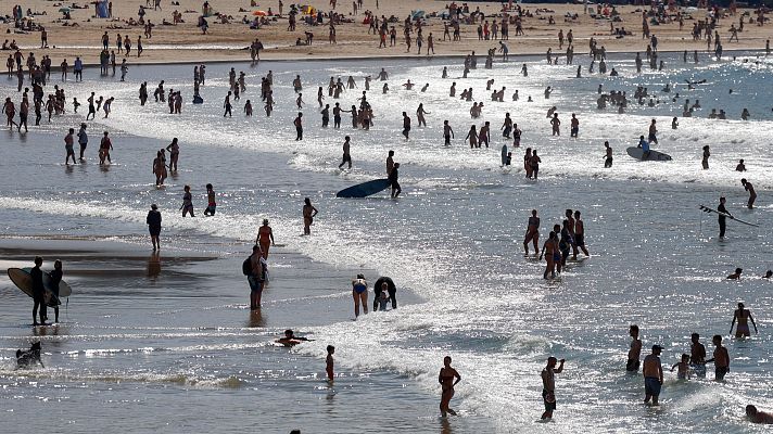 Surfistas convertidos en socorristas: 100 rescates en las playas vascas