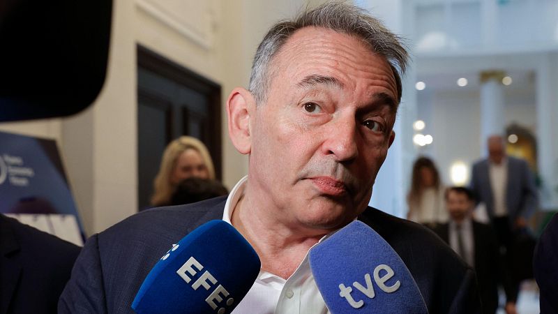Enrique Santiago (IU):  "El PP y Vox tienen que explicar qué hicieron la semana pasada en la Embajada de EE.UU." - La hora de La 1 | Ver
