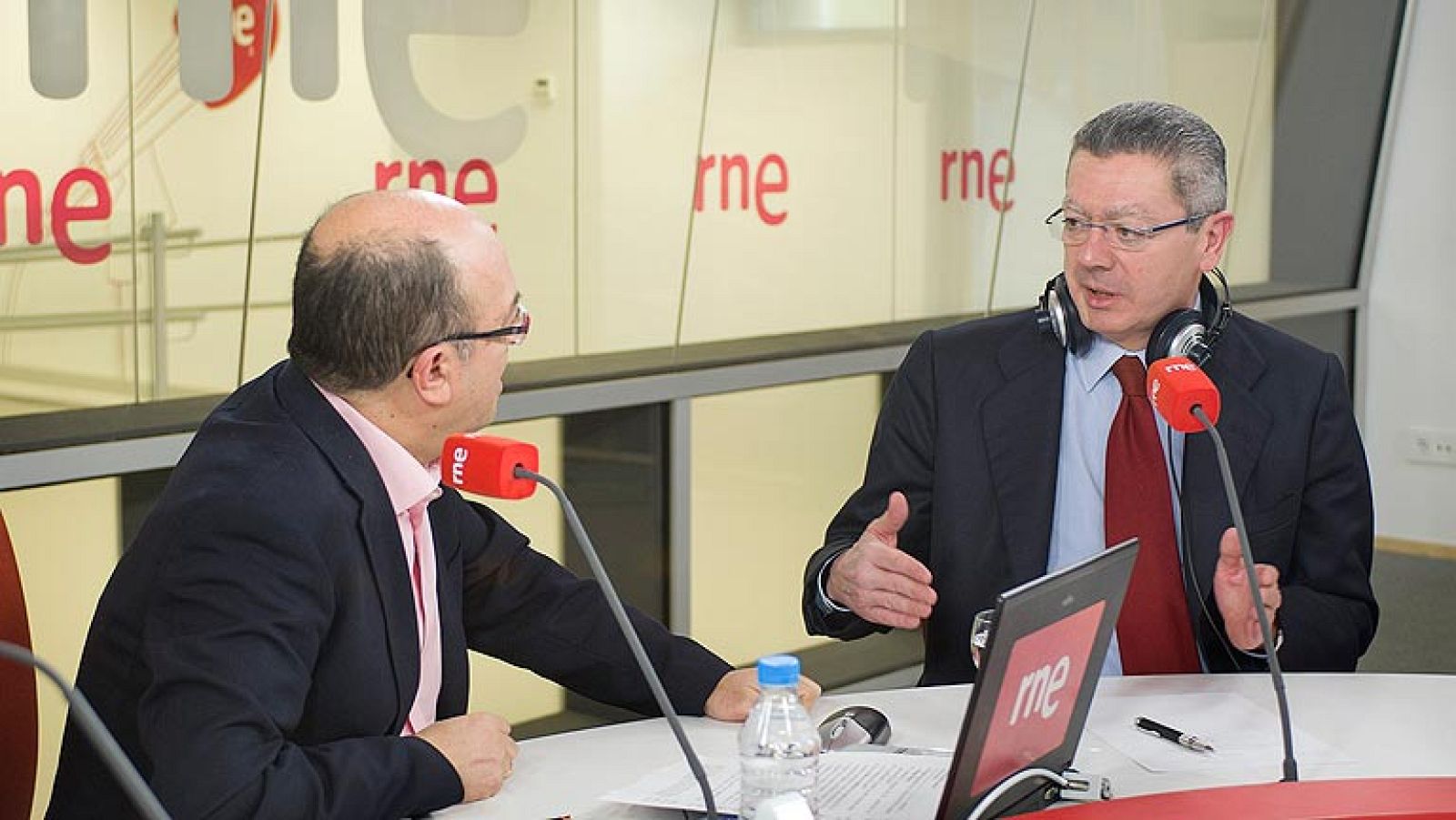 Gallardón pide una "transición razonable y sin violencia" en Venezuela tras la muerte de Chávez - Informativo 24h | Ver