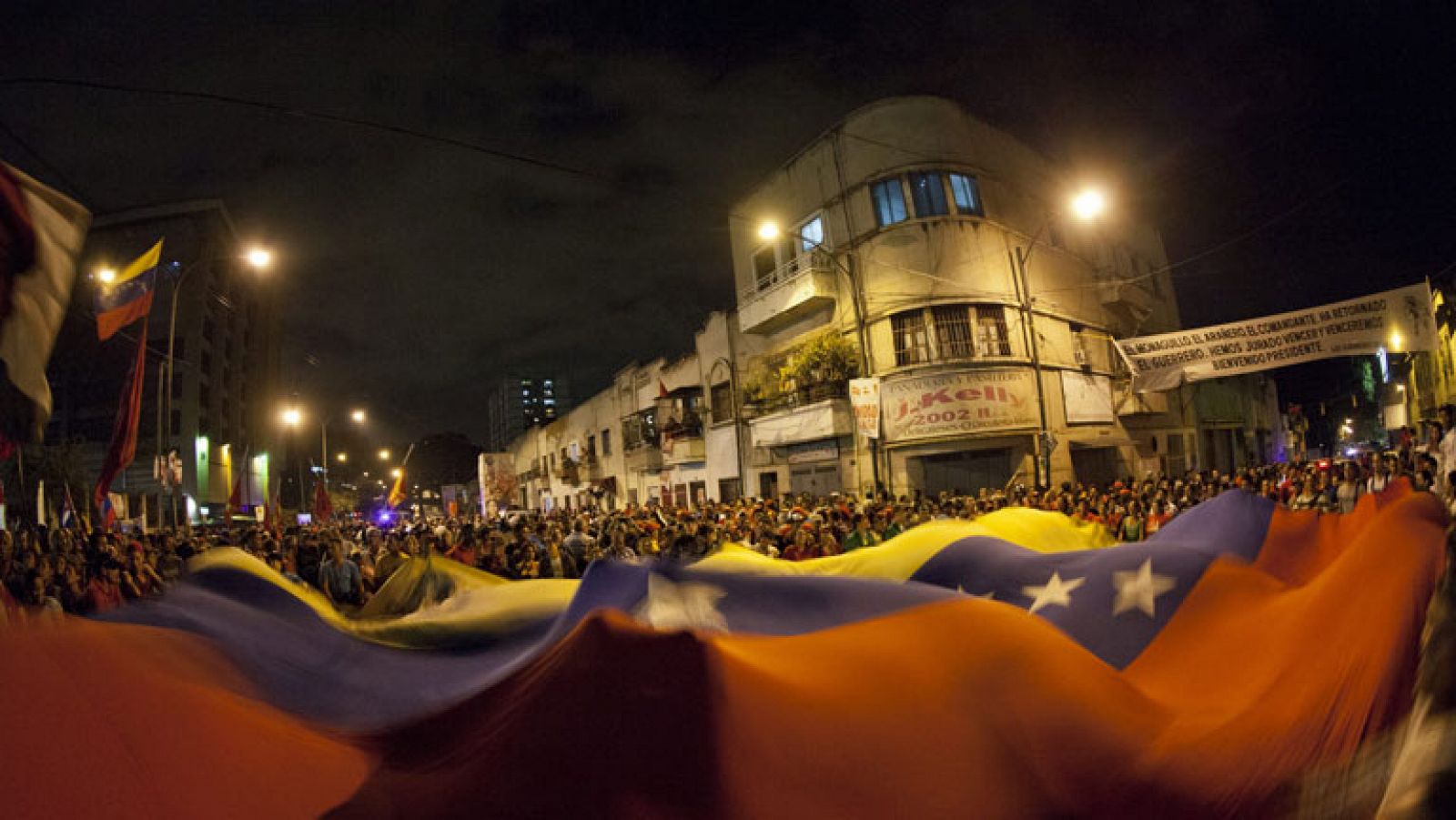 Ambiente frente al hospital Militar tras la muerte de Hugo Chávez