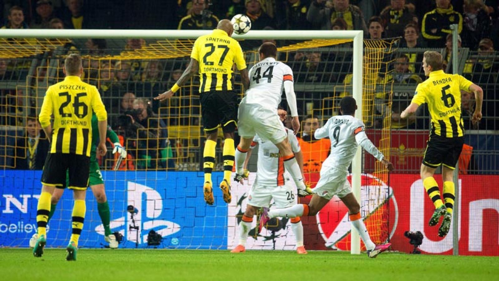 Telediario 1: El Borussia Dortmund destroza al Shakhtar Donetsk | RTVE Play