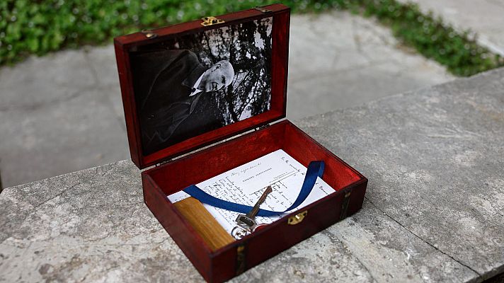 Descubren un archivo de fotos inédito del poeta Aleixandre - Telediario 2 | Ver