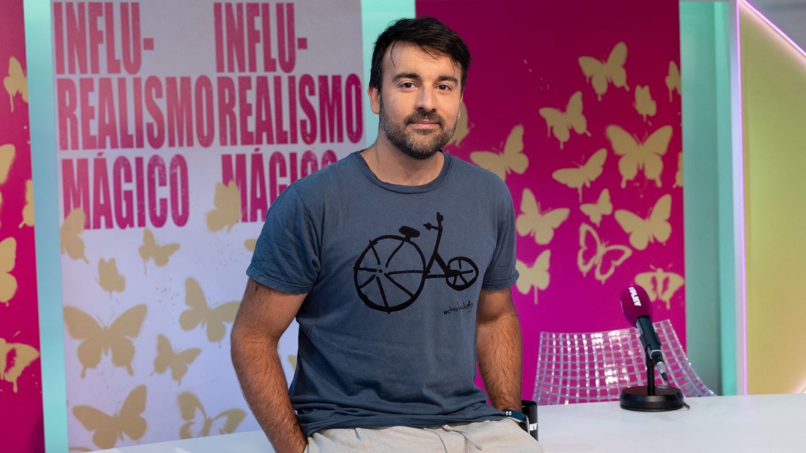 En Play - Influ-Realismo mágico - Programa 14 - Vendehumos de ayer y de hoy, con Aitor Sánchez | Ver ahora