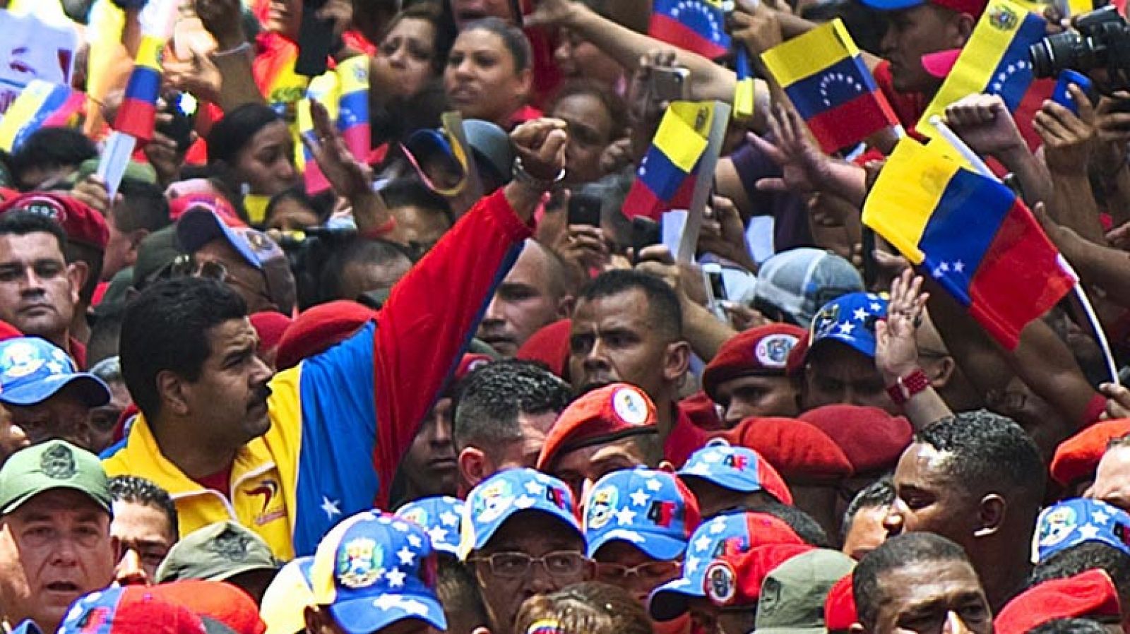 El vicepresidente Nicolás Maduro recoge el testigo de Chávez
