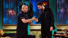 La Revuelta | El regate de Messi que dejó secuelas físicas a Roberto Carlos