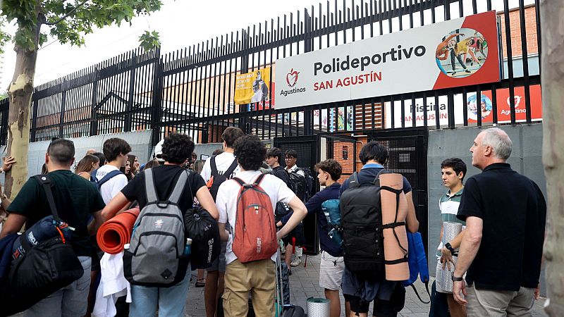 Miles de fieles pasarán la noche en hoteles improvisados en Madrid - Telediario Fin de Semana | Ver