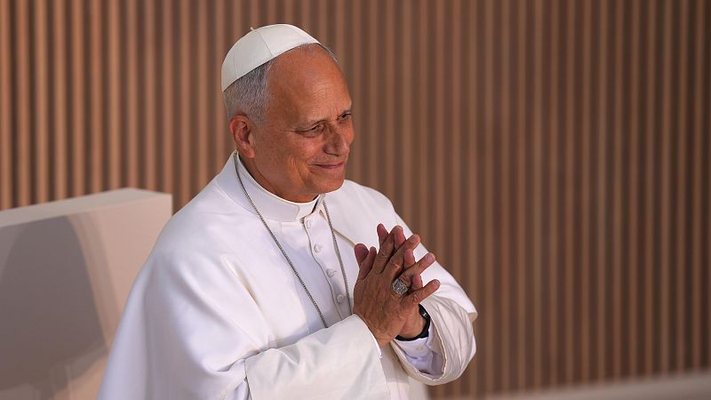 El papa bendice a representantes de entidades sociales - Especiales informativos | Ver