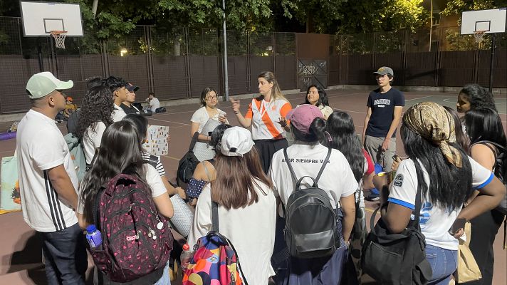 Así han pasado la noche algunos fieles en parroquias y colegios | Ver