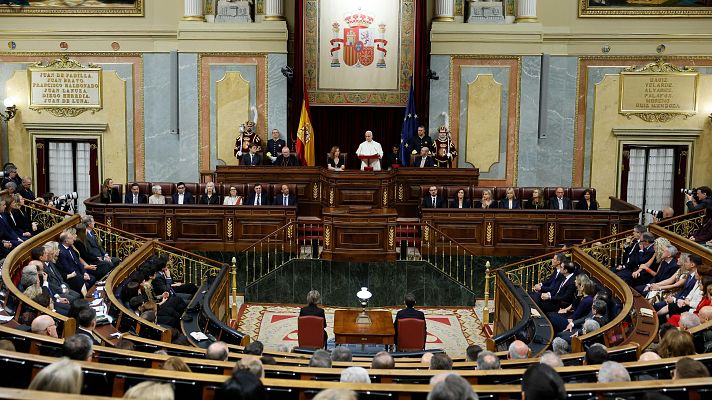 Nogueras se dirige en inglés al papa y Barbero le entrega una carta del Sindicato de Inquilinos - Especiales informativos | Ver
