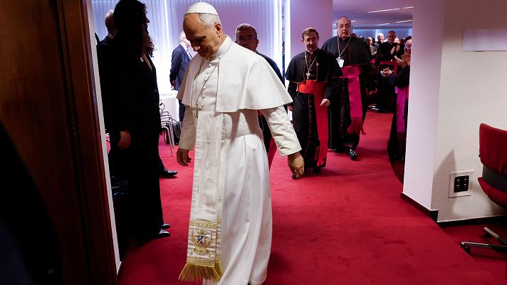 El papa recibe a víctimas de abusos sexuales en la Iglesia en medio de las críticas de las que no han sido invitadas - Telediario 1 | Ver