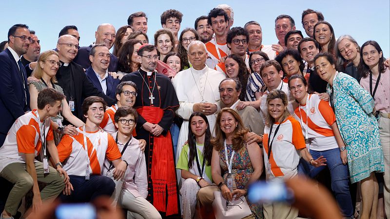 El papa se reúne con los voluntarios de Madrid para agradecer su trabajo - Telediario 1 | Ver