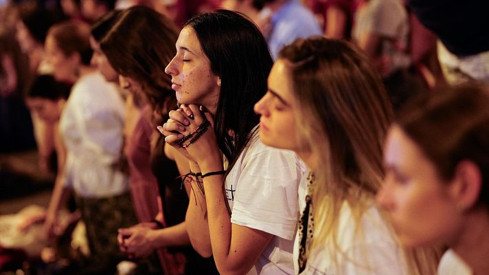 Los jóvenes católicos siguen presentes en los actos del papa en Barcelona - Telediario 1 | Ver