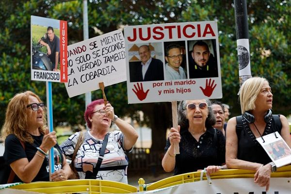 Dana: Las asociaciones de víctimas aseguran que Camarero \"abandonó\" a los usuarios de teleasistencia - La hora de La 1 | Ver
