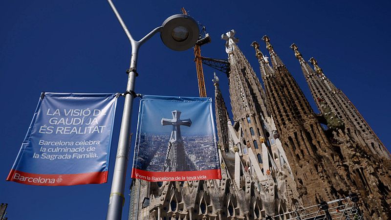 Lola y Consol, dos vecinas con unas vistas privilegiadas a la Sagrada Familia  - RTVE Noticias Vídeo | Ver