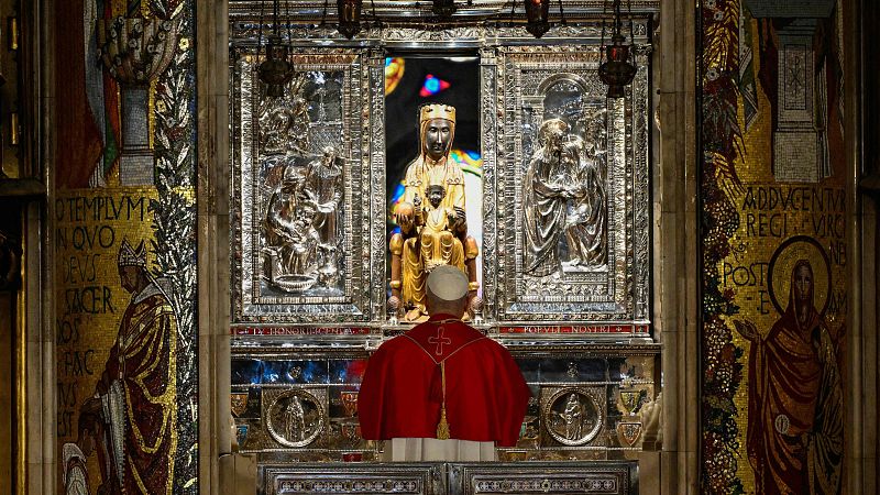 El papa lanza mensajes por la unidad y contra las palabras hirientes en su visita a Montserrat - Telediario 1 | Ver