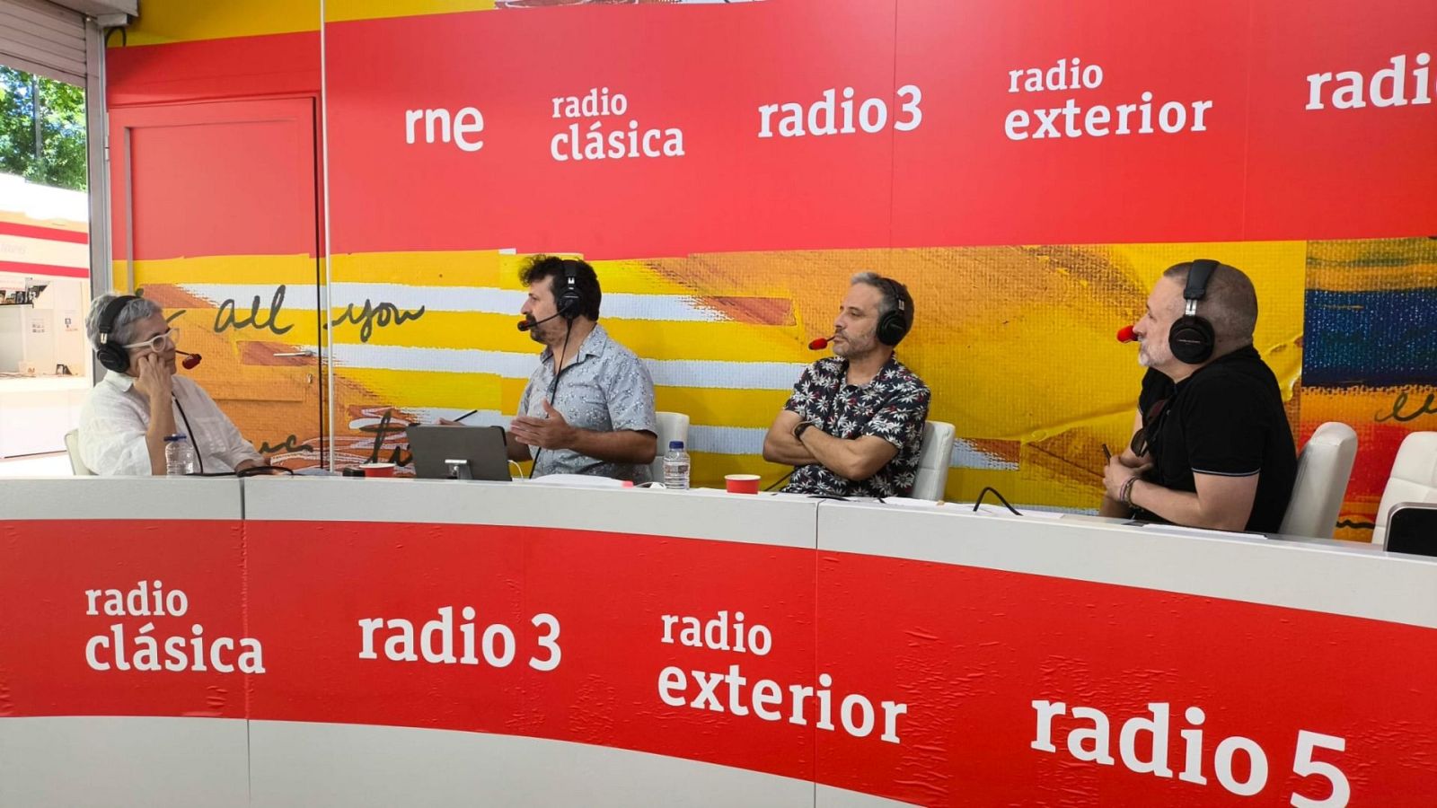 Mañana más - Desde la Feria del Libro con David Trías, Teresa Valero, Miriam Reyes, Juan Pérez-Fajardo | Ver en RTVE Play | Ver ahora