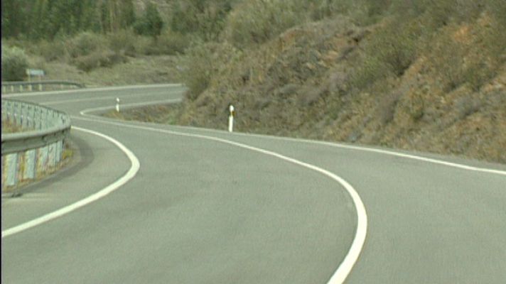 Telediario 1 - Tráfico propone 130 km/h en vías rápidas y bajar a 50 km/h en algunas secundarias