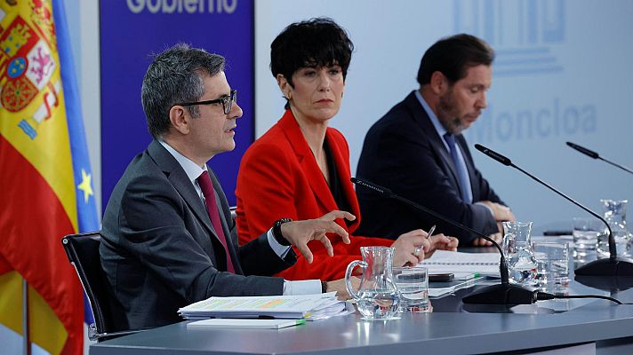 El Gobierno ve \"desproporcionado\" el auto del juez Peinado contra Begoña Gómez y el PP critica sus \"escándalos\"