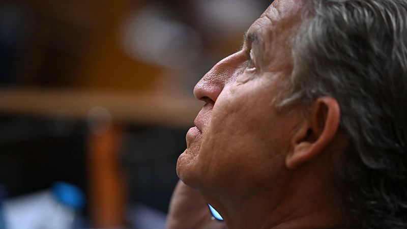 Sánchez responde a Feijóo sobre su declaración de la renta: "La presento con usted y la hacemos pública" - Telediario 1 | Ver vídeo