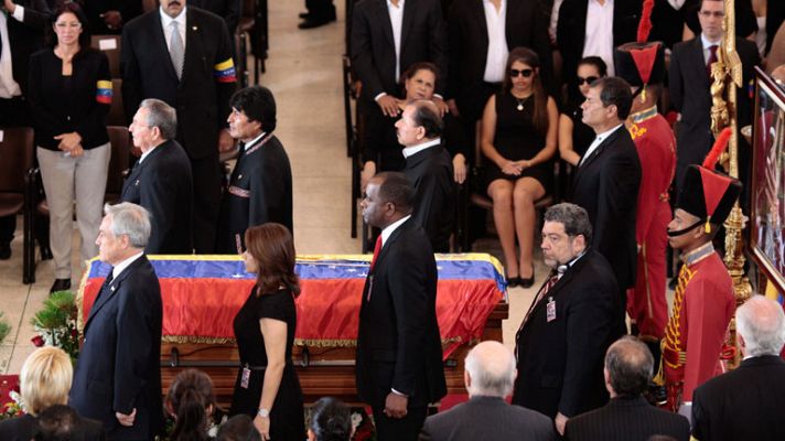 Telediario 1 - La Academia Militar acoge el funeral de Hugo Chávez