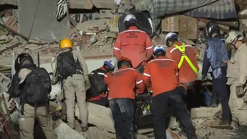 Venezolanos en Canarias se vuelcan con su país tras terremotos - Telediario 2 | Ver