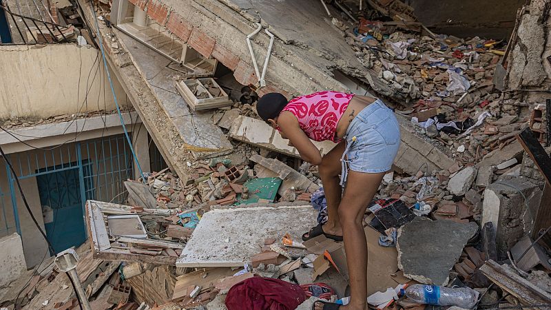 Venezuela sigue buscando a supervivientes del doble terremoto - Informativo 24h | Ver