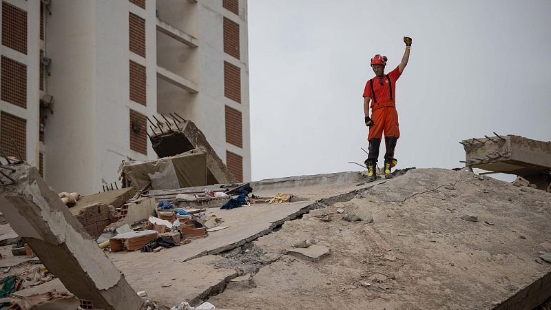 Continúan los rescates en Venezuela seis días después del doble terremoto