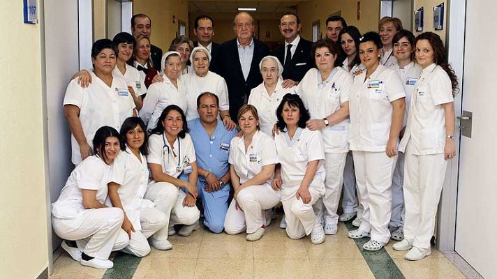 Telediario 1 - El rey sale de la clínica