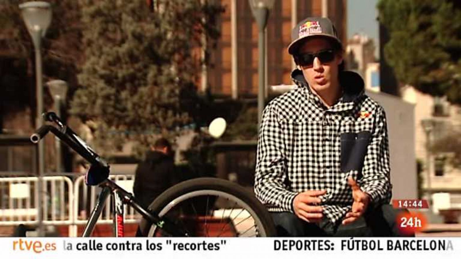 Cámara abierta 2.0 - El BMX y arte de Viki Gómez, My Major Company, Entre maestros y Ángela Molina en 1minutoCOM - 09/03/13  - Ver ahora